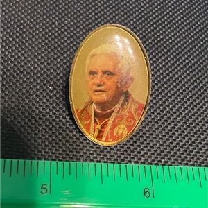 Vintage Gold Oval Brooch